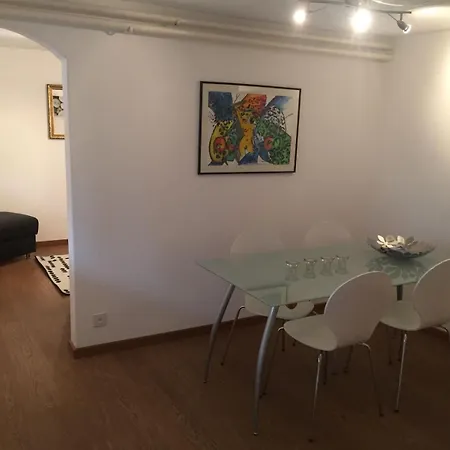 In Platz, Wef, Nahe Kongresszentrum *